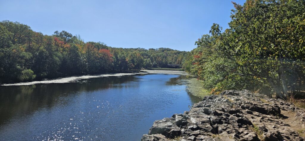 An image of a scenic pond